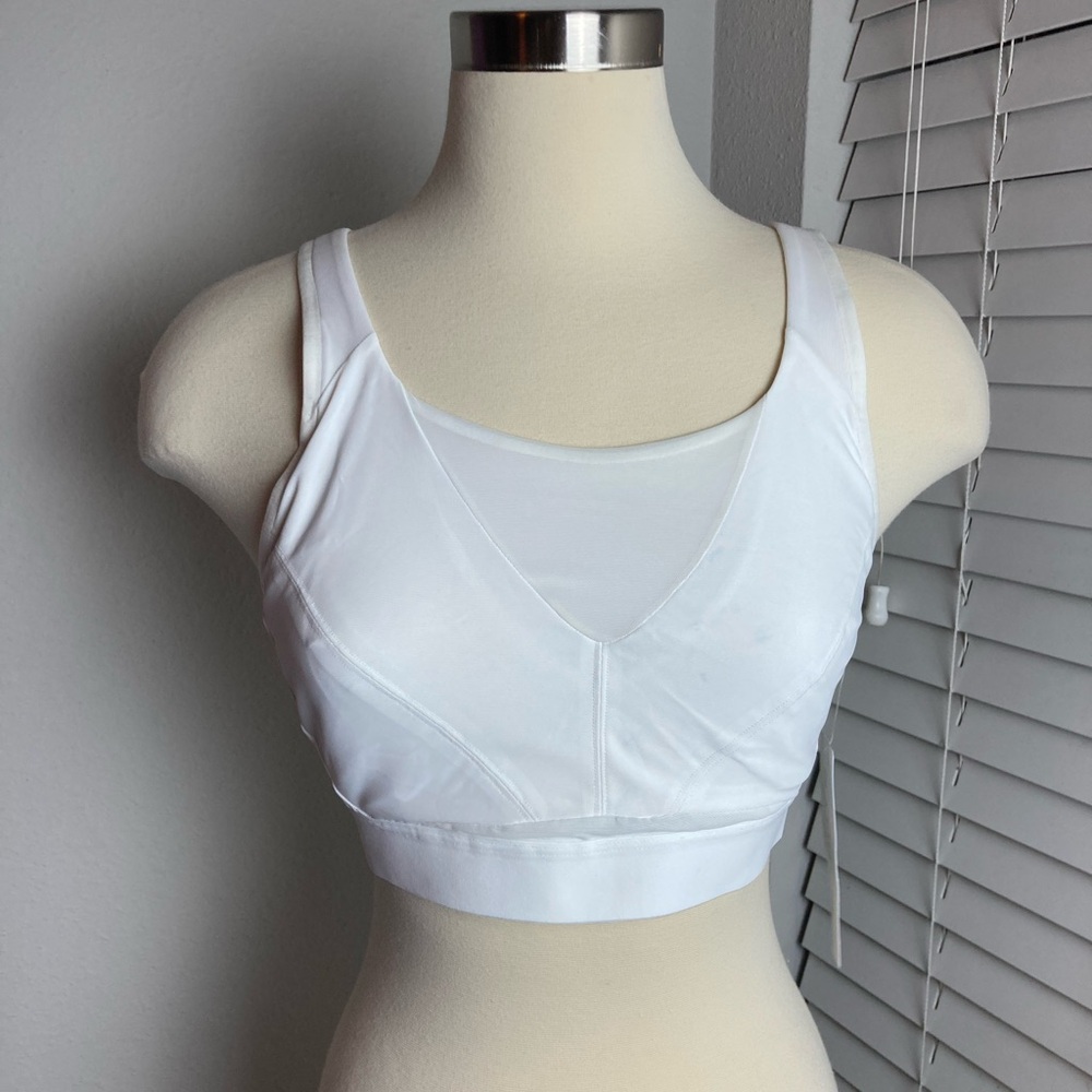 NWT Athleta White Sports Bra Women’s Size 36D Invincible Bra